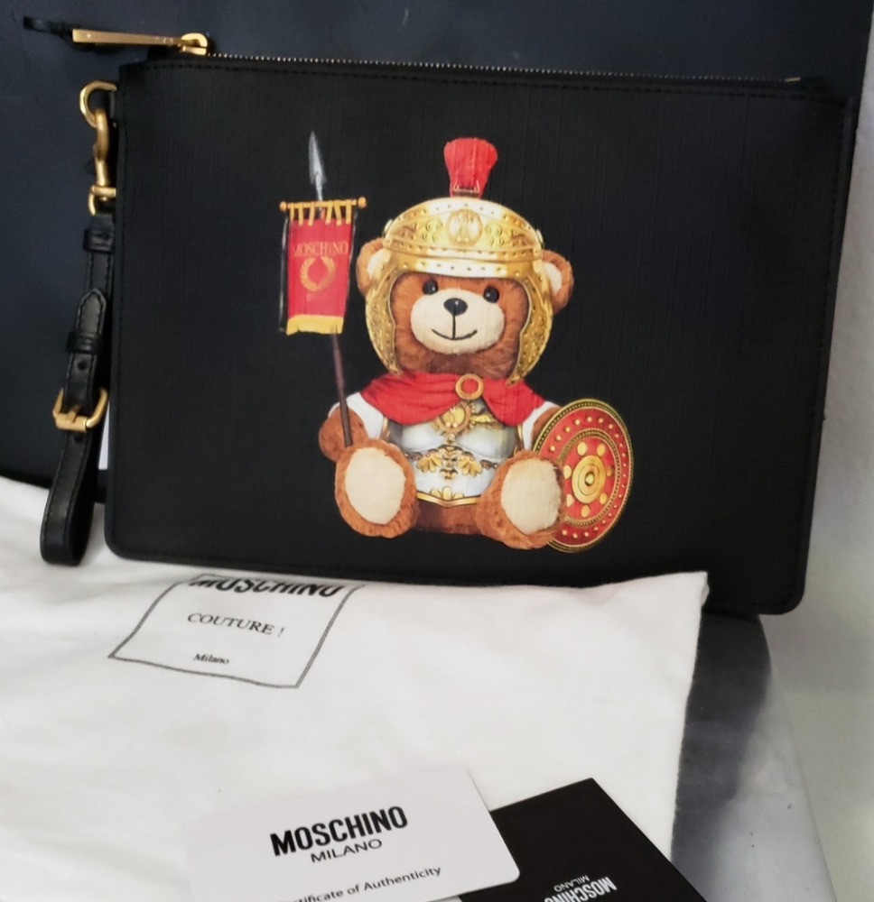 $615💣💥MOSCHINO LEATHER BEAR CLUTCH WALLET